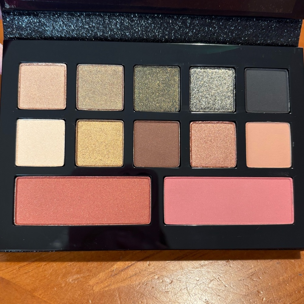 Lancome Eyeshadow and Blush Makeup Palette Glow - Picture 6 of 16